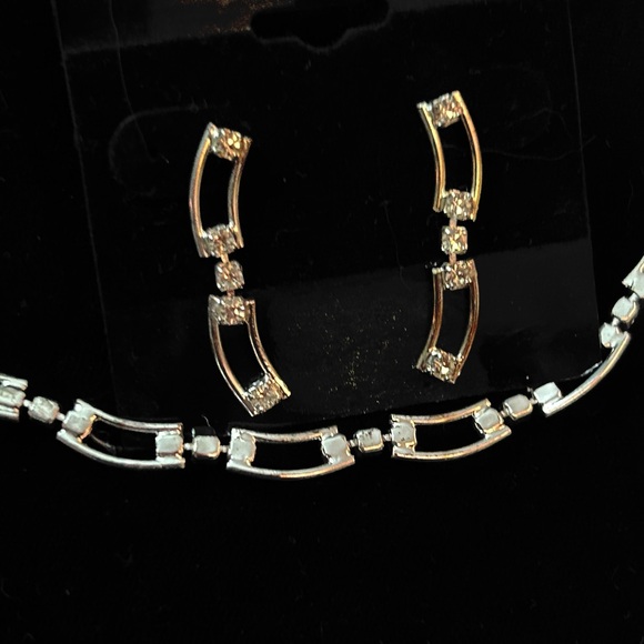 2 PIECE SILVER CHAIN LINKED NECKLACE W  MATCHING EARRINGS- RHINESTONE ACCENTS - Picture 7 of 8